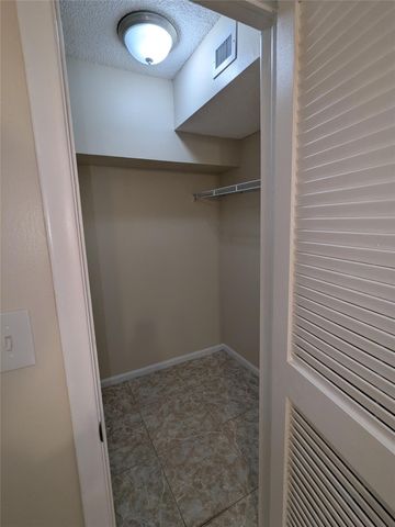 9800 Hollybrook Lake Drive 9-303, Pembroke Pines, FL 33025