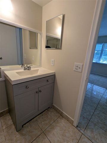 9800 Hollybrook Lake Drive 9-303, Pembroke Pines, FL 33025