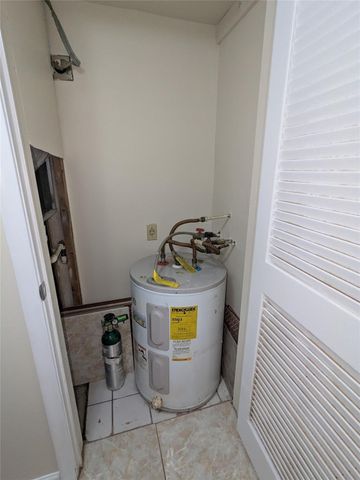 9800 Hollybrook Lake Drive 9-303, Pembroke Pines, FL 33025