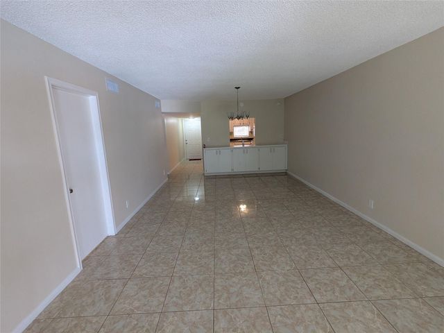 9800 Hollybrook Lake Drive 9-303, Pembroke Pines, FL 33025