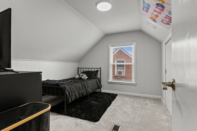 1012 Leith Avenue, Waukegan, IL 60085