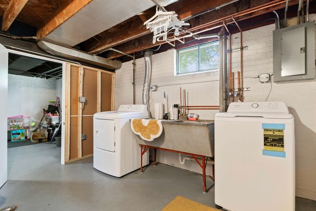 1012 Leith Avenue, Waukegan, IL 60085