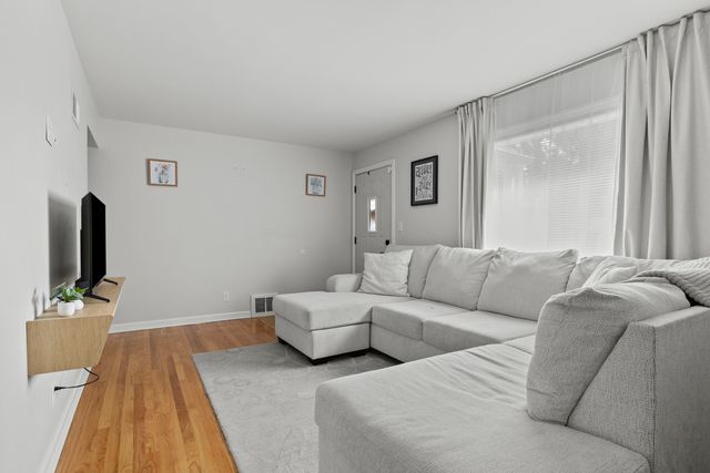 1012 Leith Avenue, Waukegan, IL 60085
