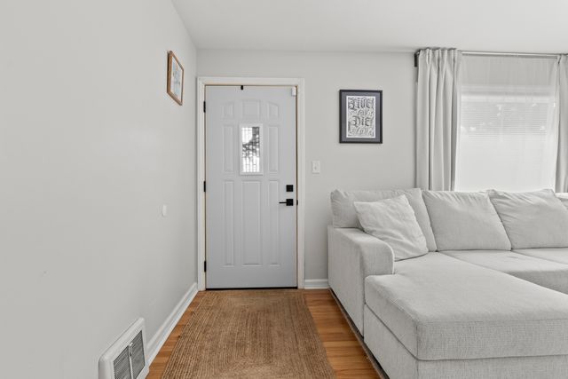 1012 Leith Avenue, Waukegan, IL 60085
