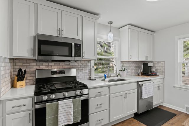 1012 Leith Avenue, Waukegan, IL 60085