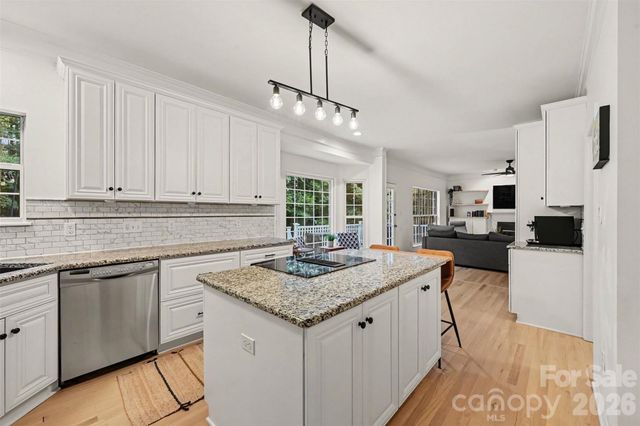 3524 Crescent Knoll Drive, Matthews, NC 28105