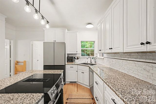 3524 Crescent Knoll Drive, Matthews, NC 28105