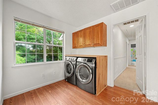 3524 Crescent Knoll Drive, Matthews, NC 28105