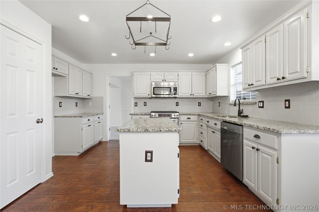 12313 S 98th East Avenue, Bixby, OK 74008