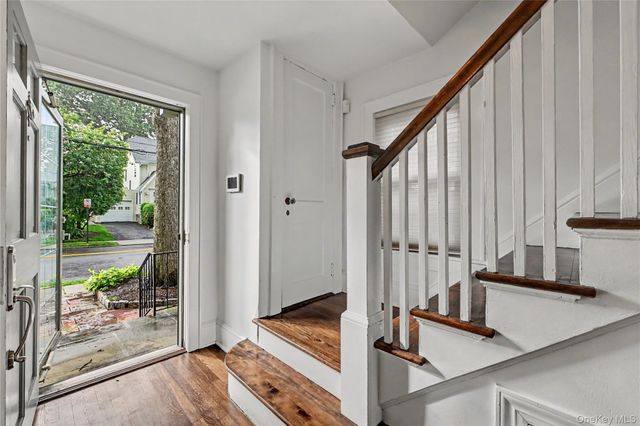 25 Vanderburgh Avenue, Larchmont, NY 10538