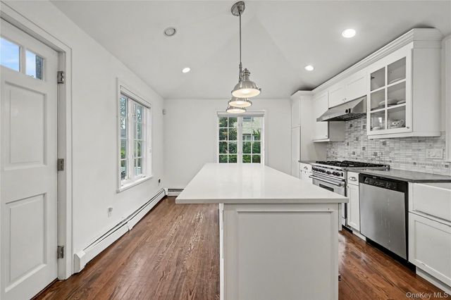 25 Vanderburgh Avenue, Larchmont, NY 10538