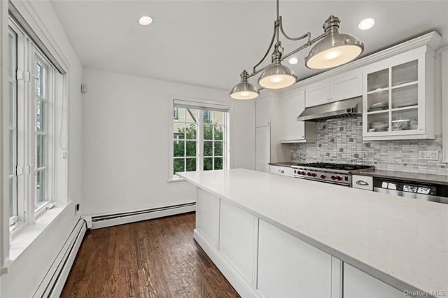 25 Vanderburgh Avenue, Larchmont, NY 10538