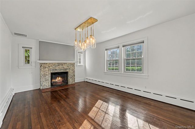 25 Vanderburgh Avenue, Larchmont, NY 10538