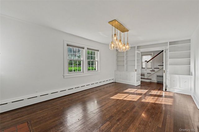 25 Vanderburgh Avenue, Larchmont, NY 10538