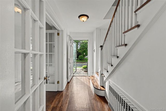 25 Vanderburgh Avenue, Larchmont, NY 10538