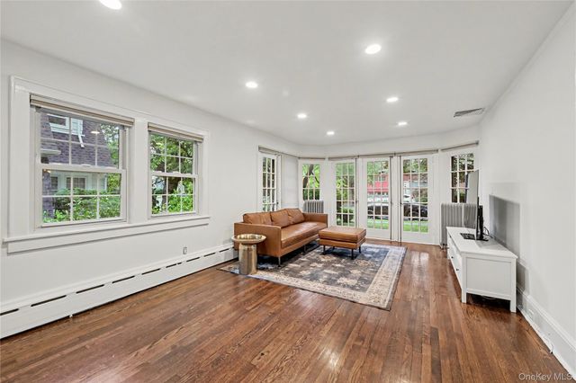 25 Vanderburgh Avenue, Larchmont, NY 10538