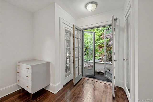 25 Vanderburgh Avenue, Larchmont, NY 10538