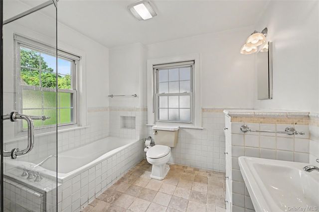 25 Vanderburgh Avenue, Larchmont, NY 10538