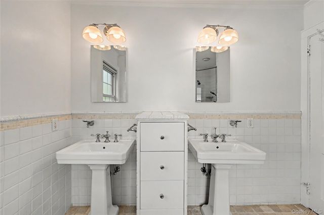 25 Vanderburgh Avenue, Larchmont, NY 10538