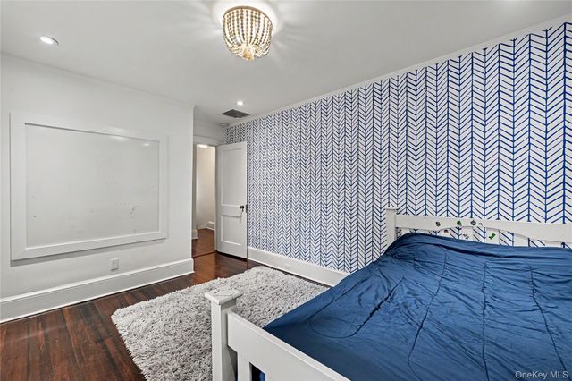 25 Vanderburgh Avenue, Larchmont, NY 10538