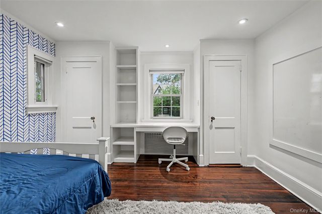 25 Vanderburgh Avenue, Larchmont, NY 10538