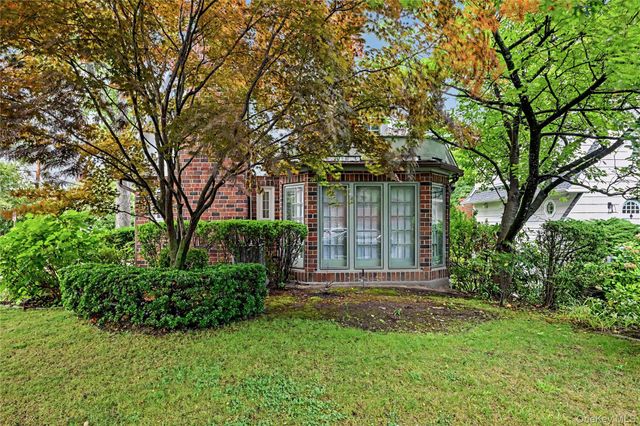 25 Vanderburgh Avenue, Larchmont, NY 10538