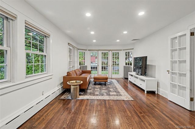 25 Vanderburgh Avenue, Larchmont, NY 10538