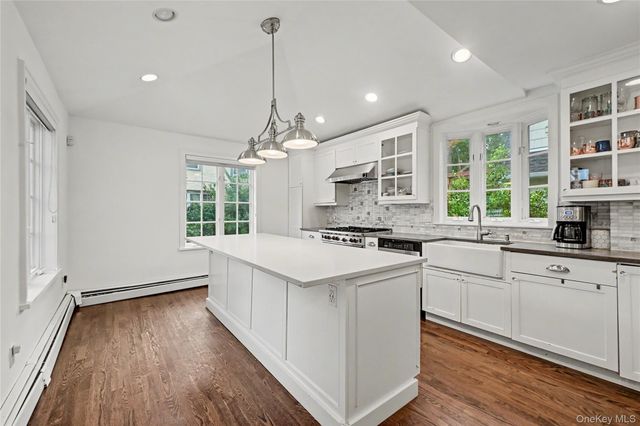 25 Vanderburgh Avenue, Larchmont, NY 10538