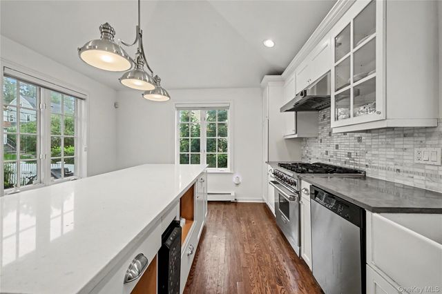25 Vanderburgh Avenue, Larchmont, NY 10538
