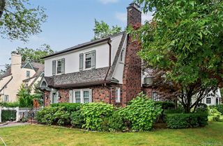 25 Vanderburgh Avenue, Larchmont, NY 10538