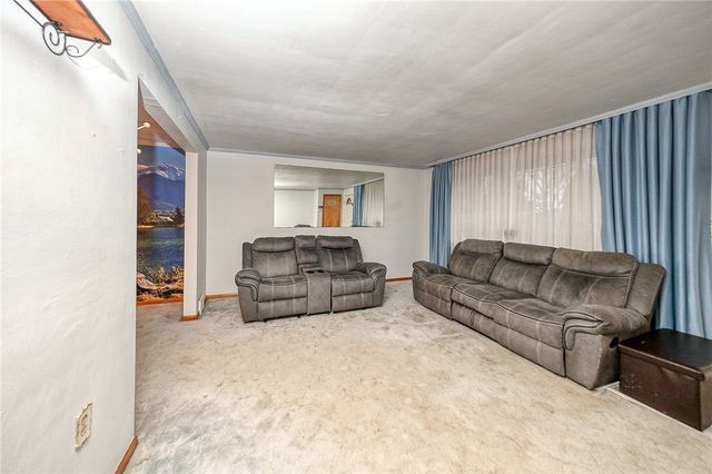 609 Regency Dr, Plum Boro, PA 15239