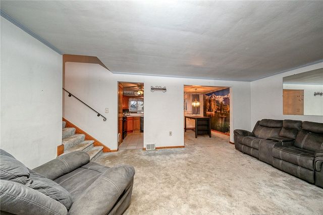 609 Regency Dr, Plum Boro, PA 15239