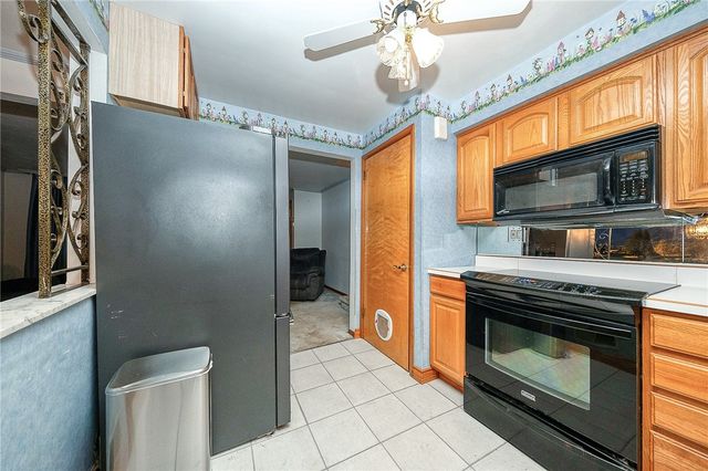 609 Regency Dr, Plum Boro, PA 15239