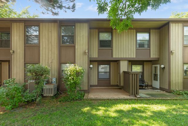 620 N Hough Street A, Barrington, IL 60010