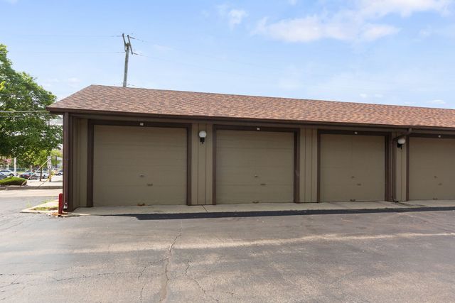 620 N Hough Street A, Barrington, IL 60010