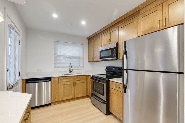 620 N Hough Street A, Barrington, IL 60010