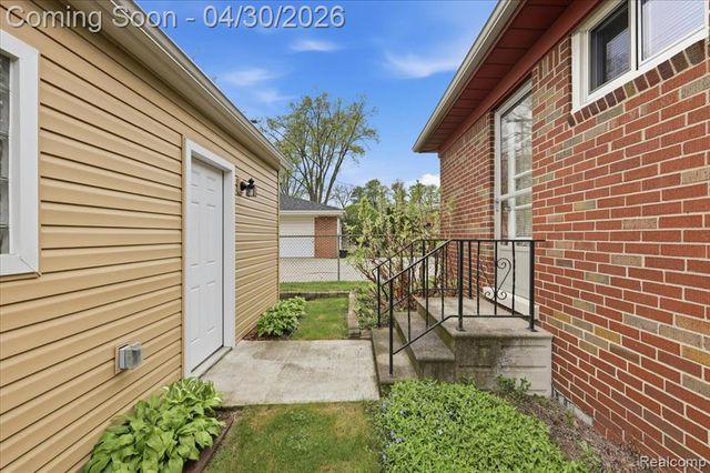 1919 Catalpa Drive, Berkley, MI 48072