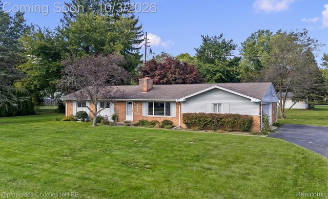 1311 Winchcombe Drive, Bloomfield Charter Township, MI 48304