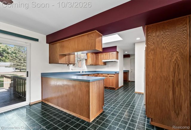 1311 Winchcombe Drive, Bloomfield Charter Township, MI 48304