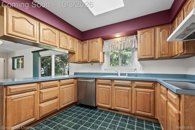 1311 Winchcombe Drive, Bloomfield Charter Township, MI 48304