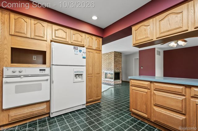 1311 Winchcombe Drive, Bloomfield Charter Township, MI 48304