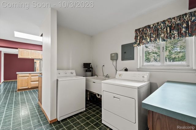 1311 Winchcombe Drive, Bloomfield Charter Township, MI 48304