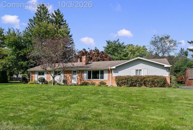 1311 Winchcombe Drive, Bloomfield Charter Township, MI 48304