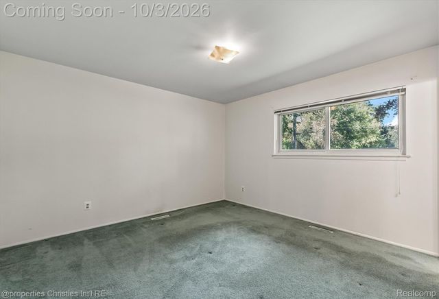 1311 Winchcombe Drive, Bloomfield Charter Township, MI 48304