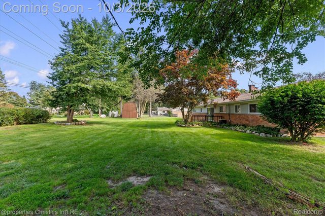 1311 Winchcombe Drive, Bloomfield Charter Township, MI 48304