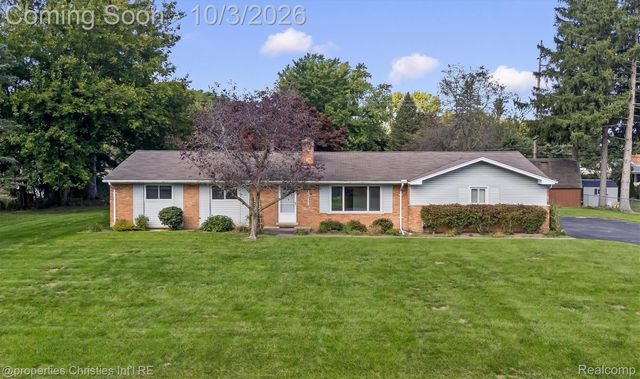 1311 Winchcombe Drive, Bloomfield Charter Township, MI 48304
