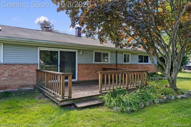 1311 Winchcombe Drive, Bloomfield Charter Township, MI 48304