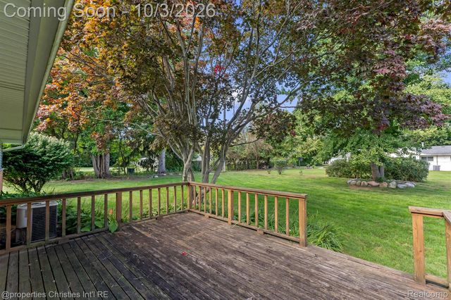 1311 Winchcombe Drive, Bloomfield Charter Township, MI 48304