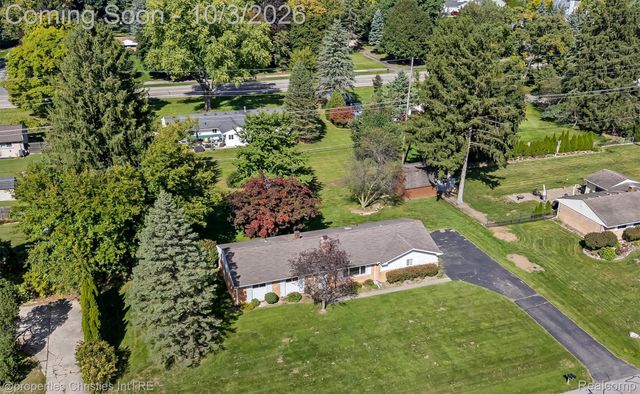 1311 Winchcombe Drive, Bloomfield Charter Township, MI 48304