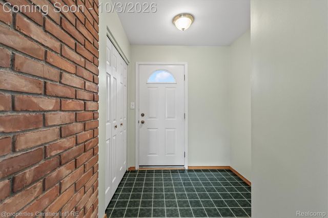 1311 Winchcombe Drive, Bloomfield Charter Township, MI 48304